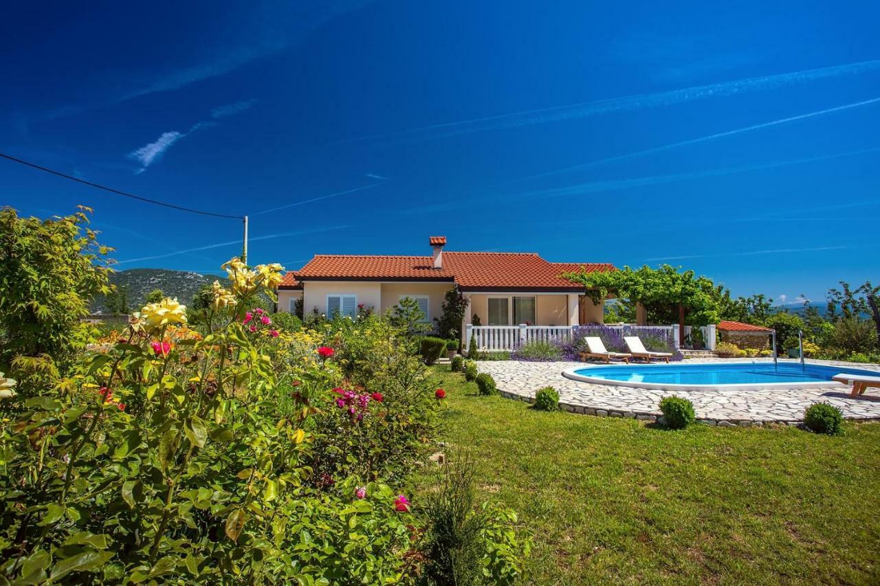 Villa Ana - 3 Bedroom Villa With Private Pool And Unspoiled Natural Environment Kučiće Kültér fotó