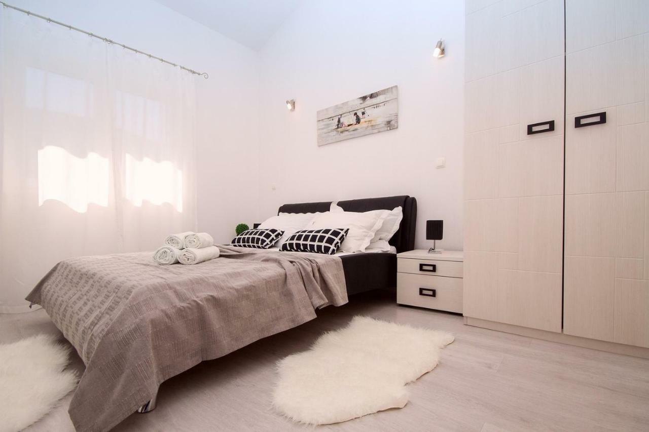 Villa Ana - 3 Bedroom Villa With Private Pool And Unspoiled Natural Environment Kučiće Kültér fotó